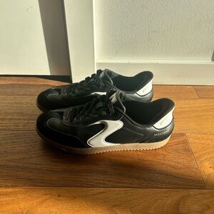 Skechers Hotshot Sneakers – Size 6.5 slip on shoe.